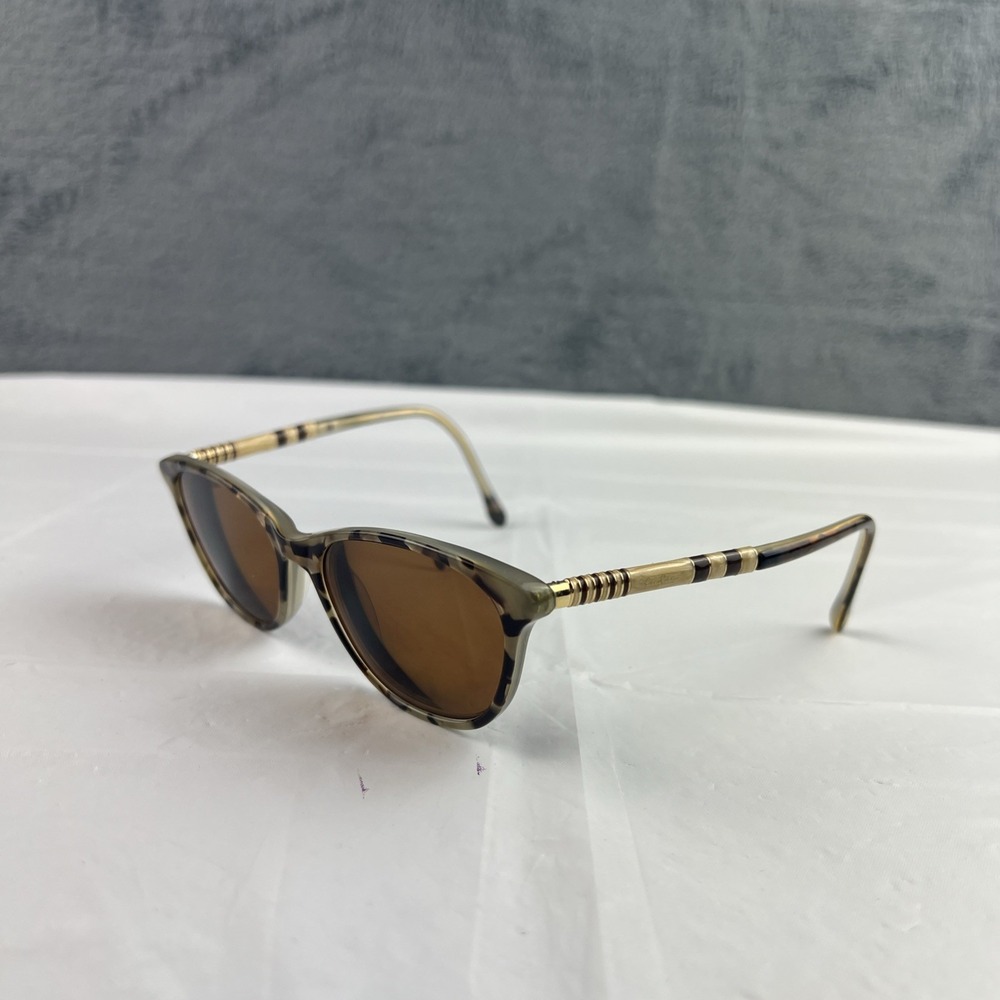 Classic Cat-Eye Sunglasses in Tortoiseshell and Brown Lenses